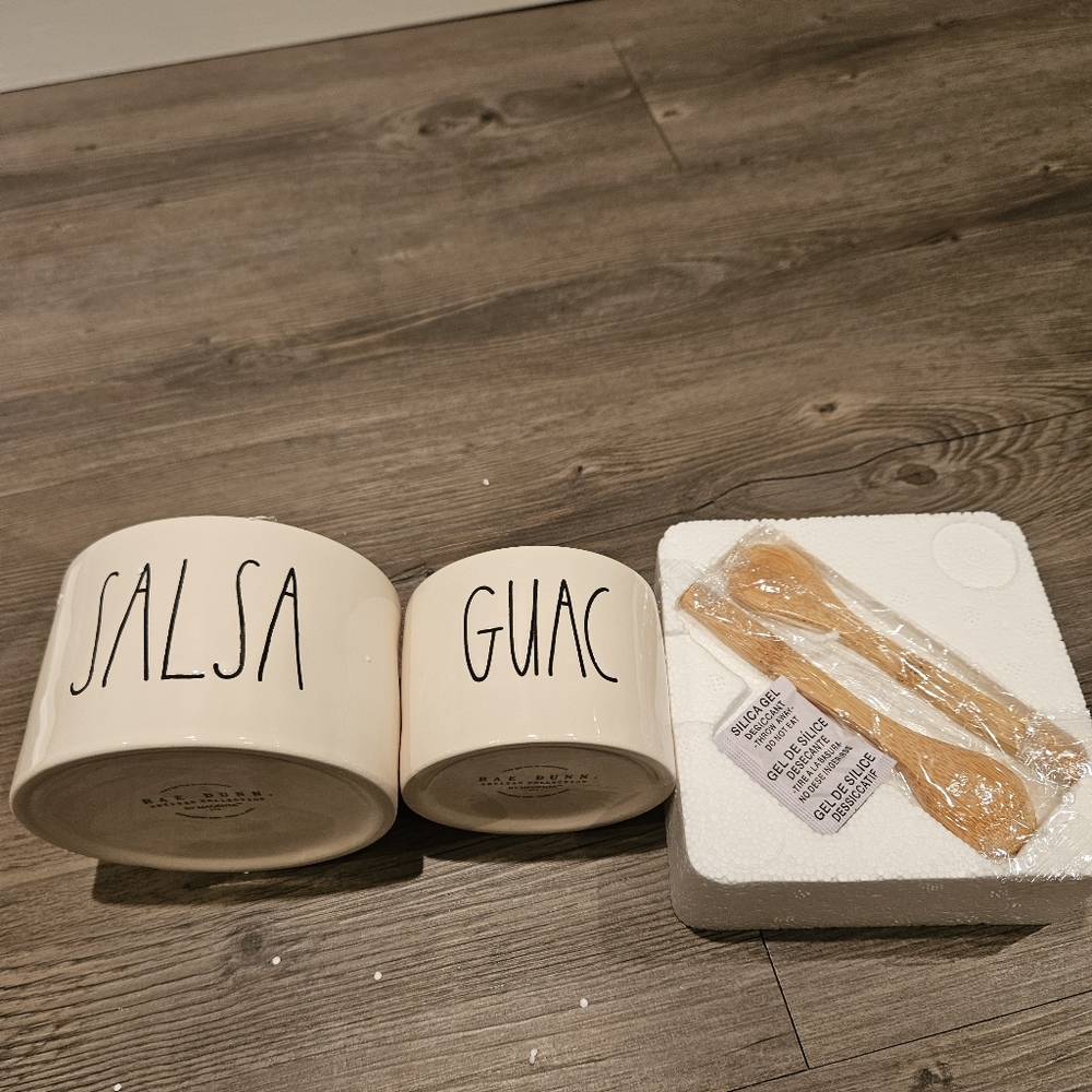 Rae Dunn salsa and guacamole set
